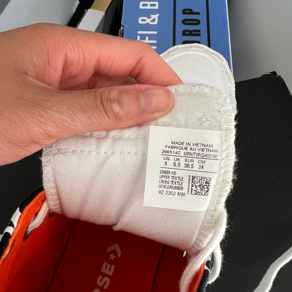 Converse, Run In Mens Sizing, Worn Once, Still In… - image 4